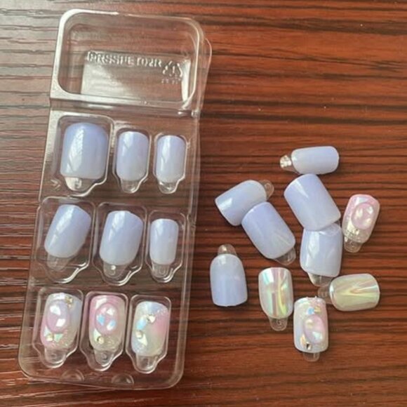 Press on nails - Picture 2 of 2